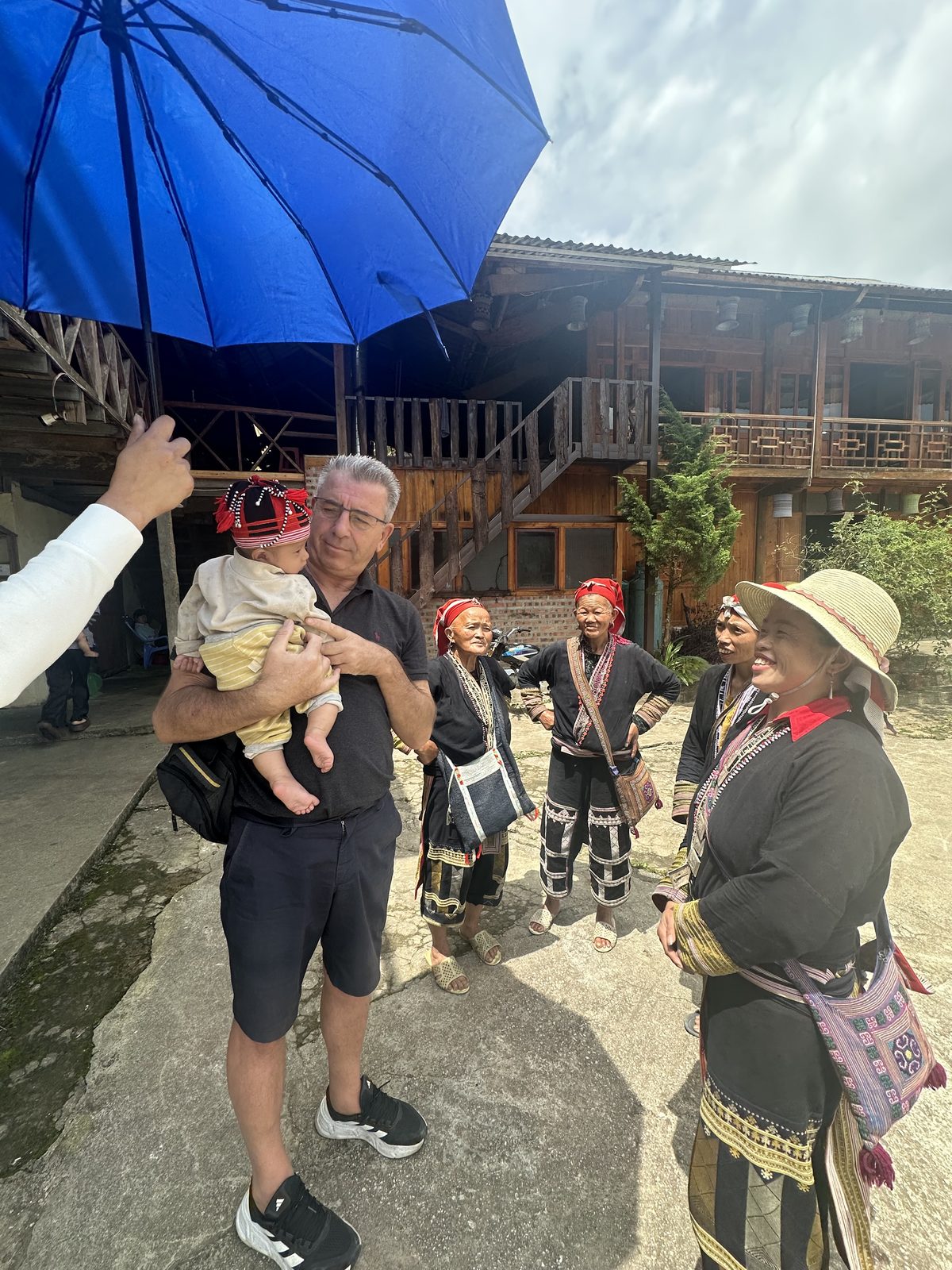 Entraide Asia visiting a community in Vietnam